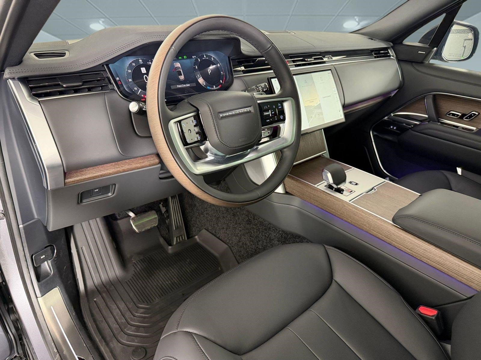 New 2026 Land Rover Range Rover Long Wheelbase SE AWD/4WD image 4