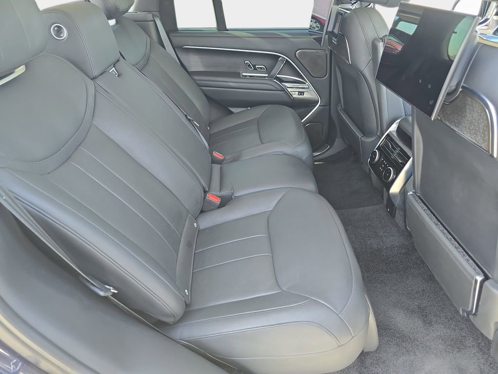 Used 2023 Land Rover Range Rover Autobiography image 11