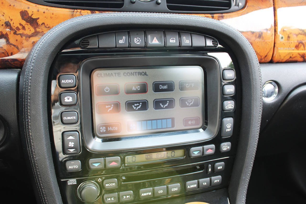 Used 2007 Jaguar XJ8 L RWD image 26