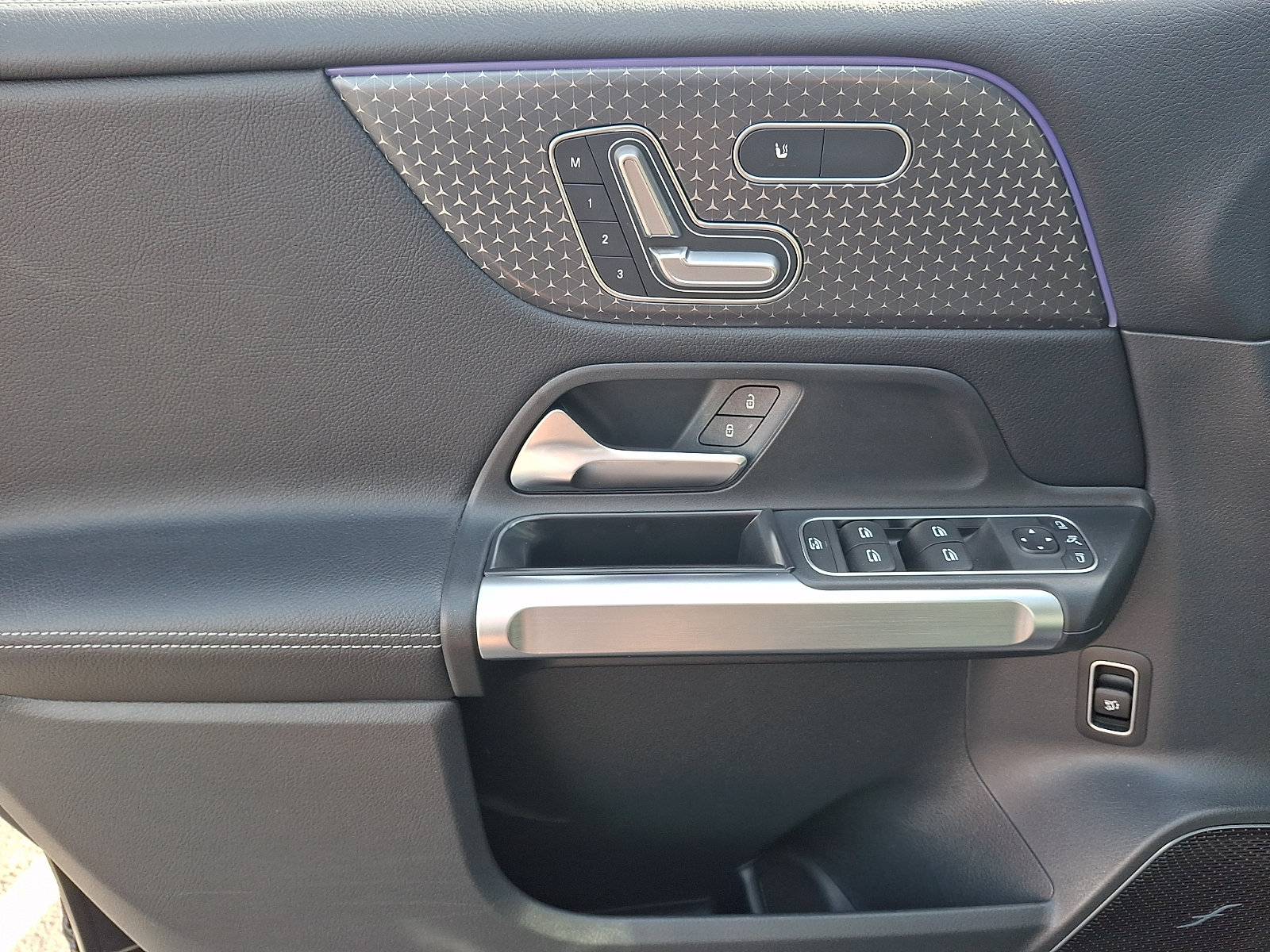 Used 2024 Mercedes-Benz GLB 250 4MATIC image 11