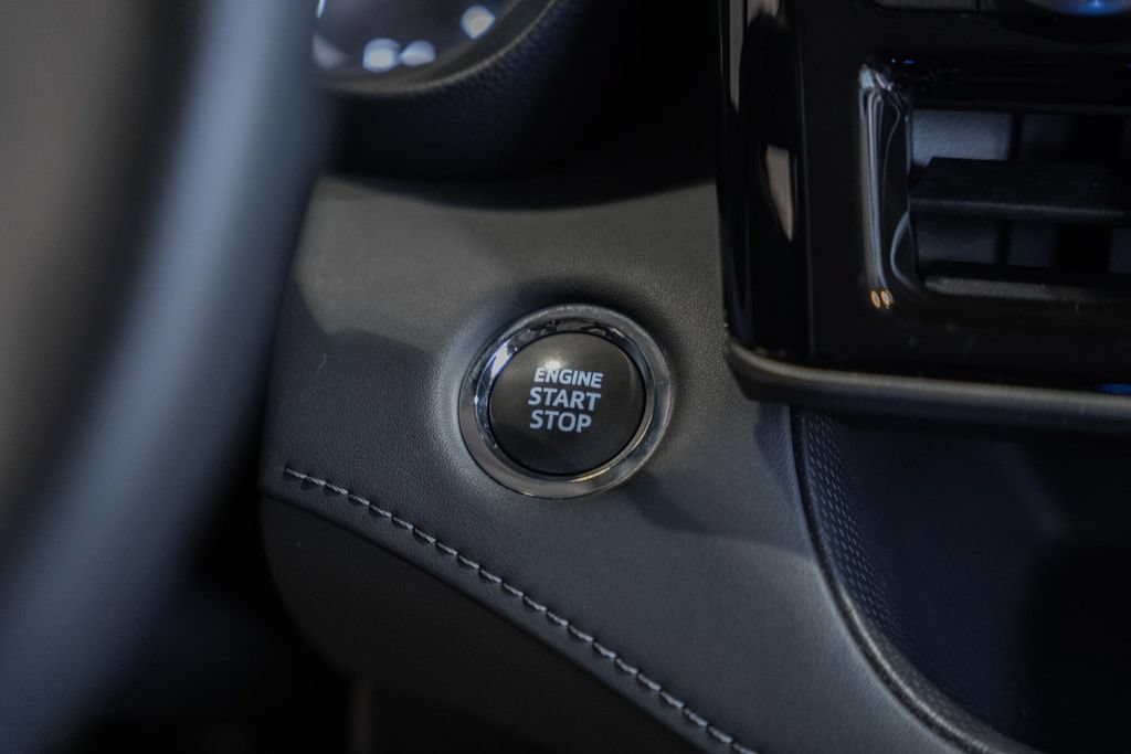 Used 2023 Toyota Highlander LE FWD image 26