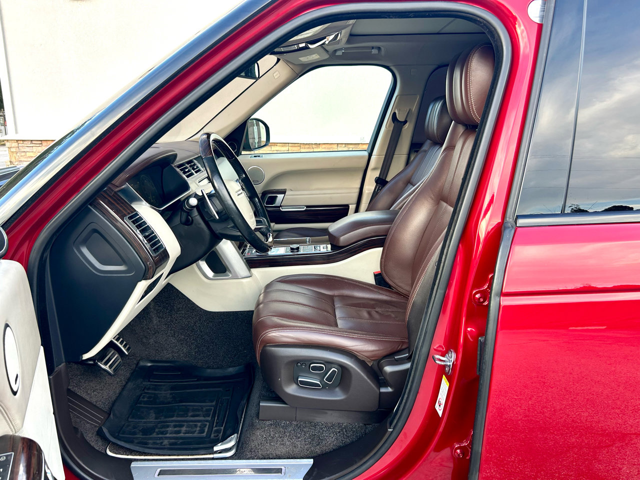 Used 2015 Land Rover Range Rover Autobiography image 10