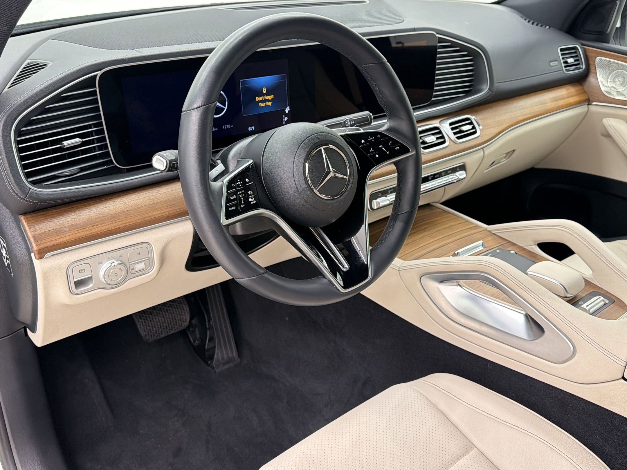 Used 2025 Mercedes-Benz GLS 450 4MATIC image 4