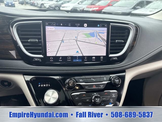 Used 2023 Chrysler Pacifica Limited FWD image 23