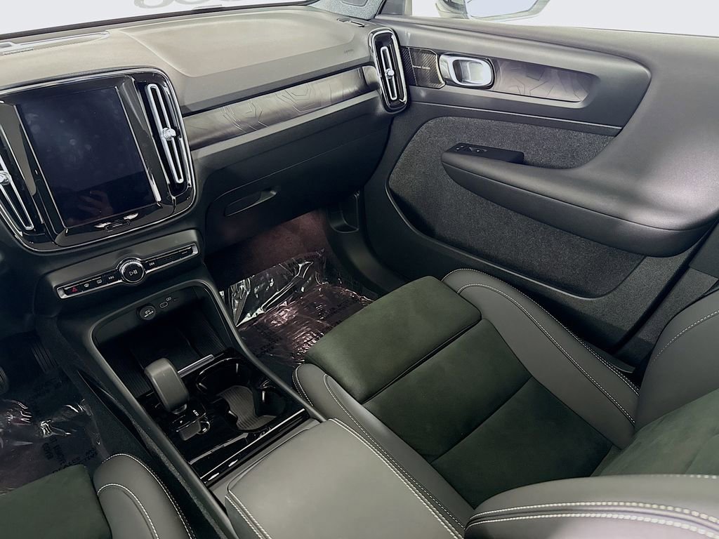 Certified 2023 Volvo C40 P8 Recharge Ultimate w/ Protection Package Premier image 25