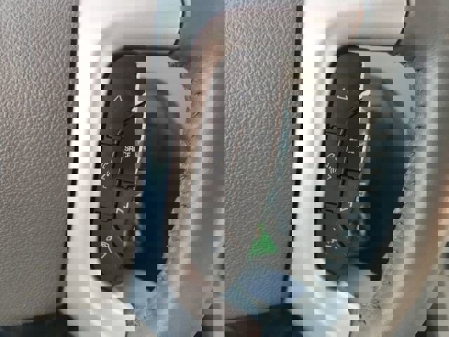 Used 2010 Chevrolet Traverse LT FWD image 13