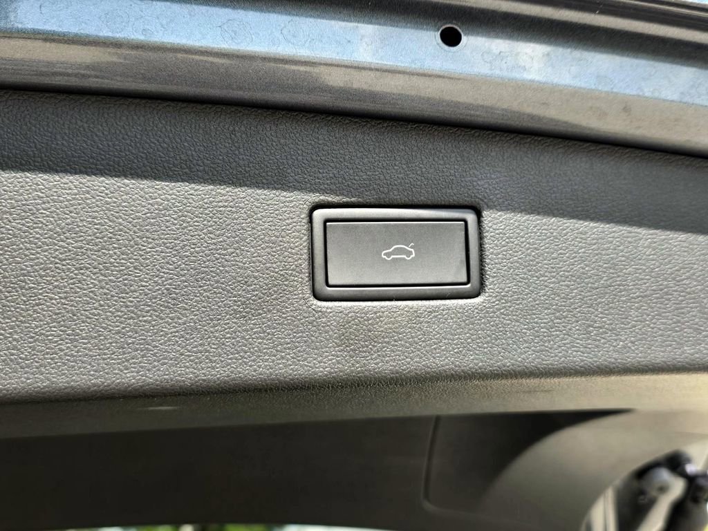 Used 2024 Volkswagen Tiguan SE image 38