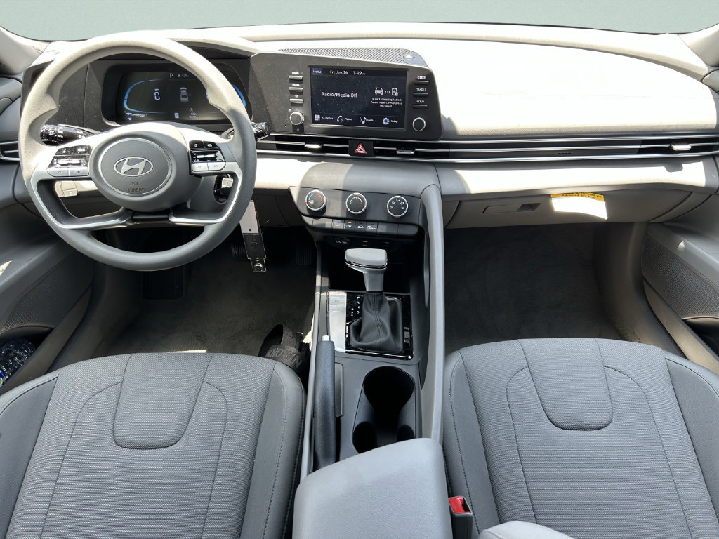 New 2025 Hyundai Elantra SE FWD image 15
