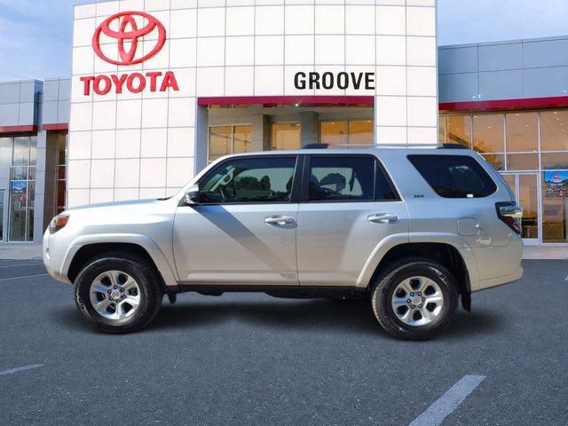 Used 2023 Toyota 4Runner SR5 AWD/4WD image 2