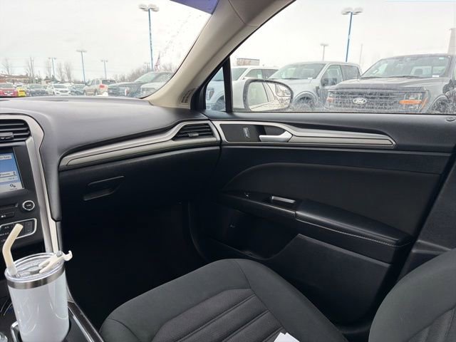 Used 2017 Ford Fusion SE w/ Fusion SE Technology Package image 15
