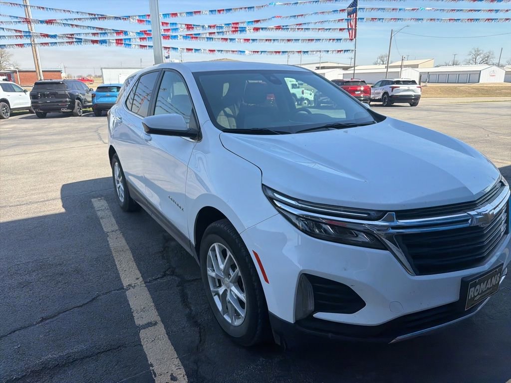 Used 2023 Chevrolet Equinox LT image 2