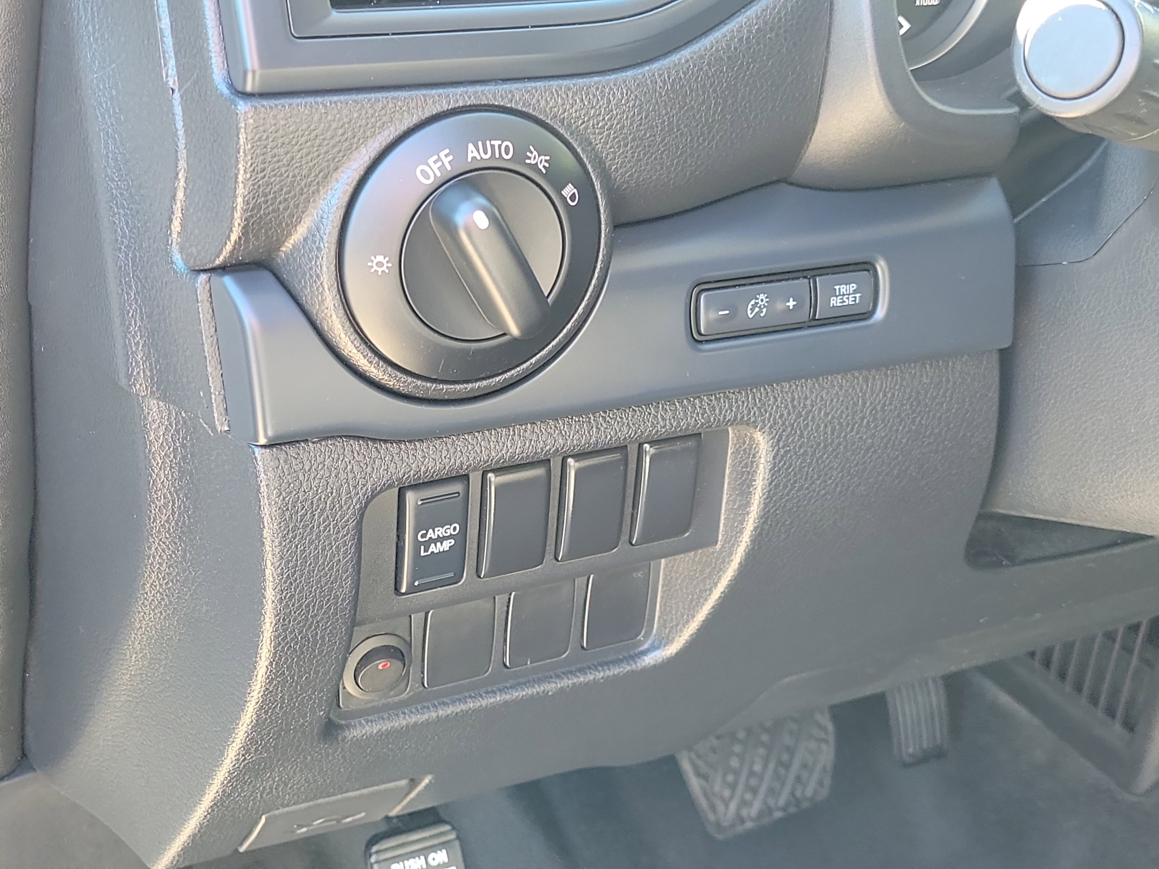 Used 2022 Nissan Titan S image 22