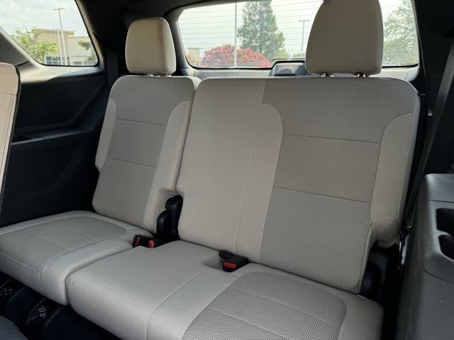 Used 2023 Chevrolet Traverse LS FWD image 31