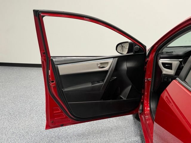 Used 2016 Toyota Corolla LE FWD image 13