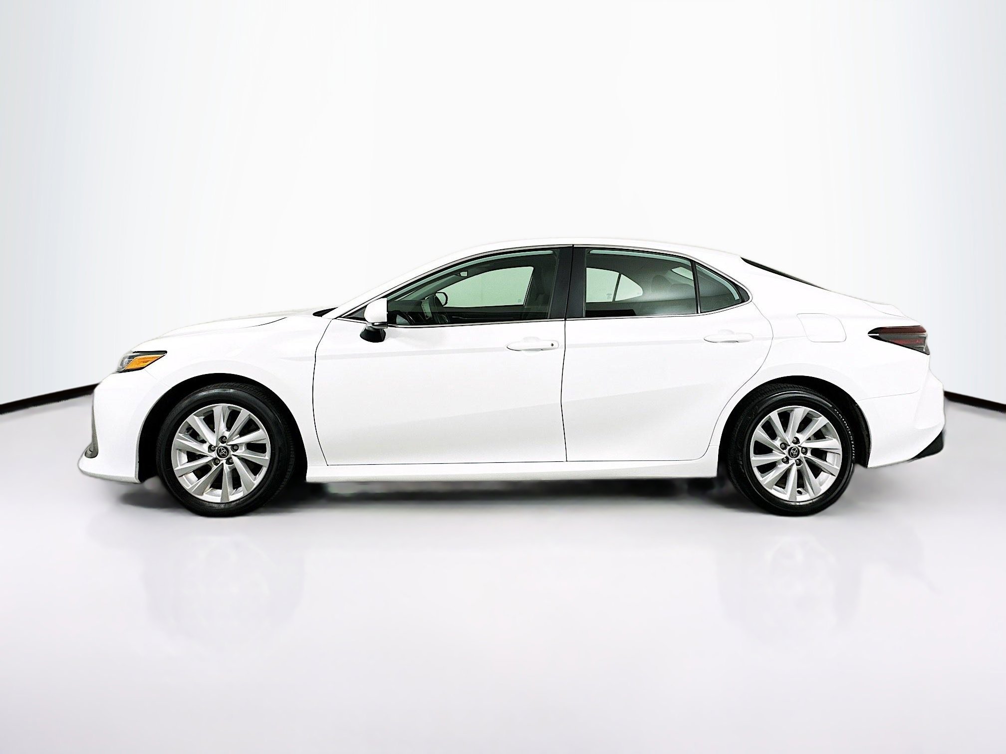Used 2024 Toyota Camry LE image 4