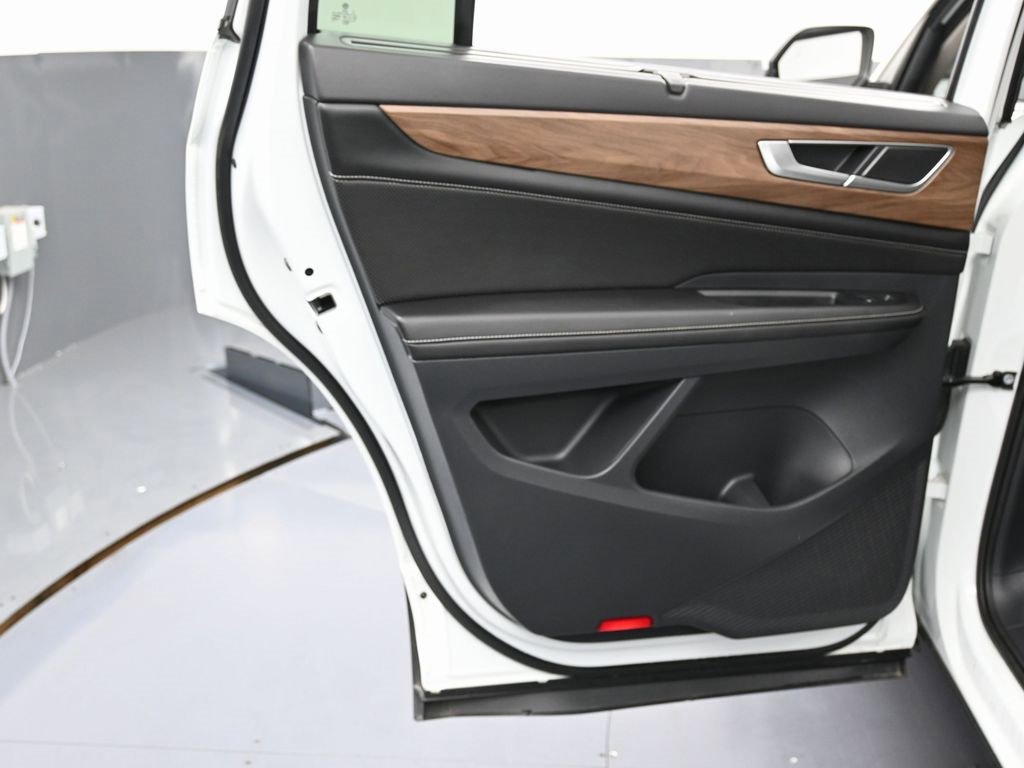 Used 2024 Volkswagen Atlas SE image 42