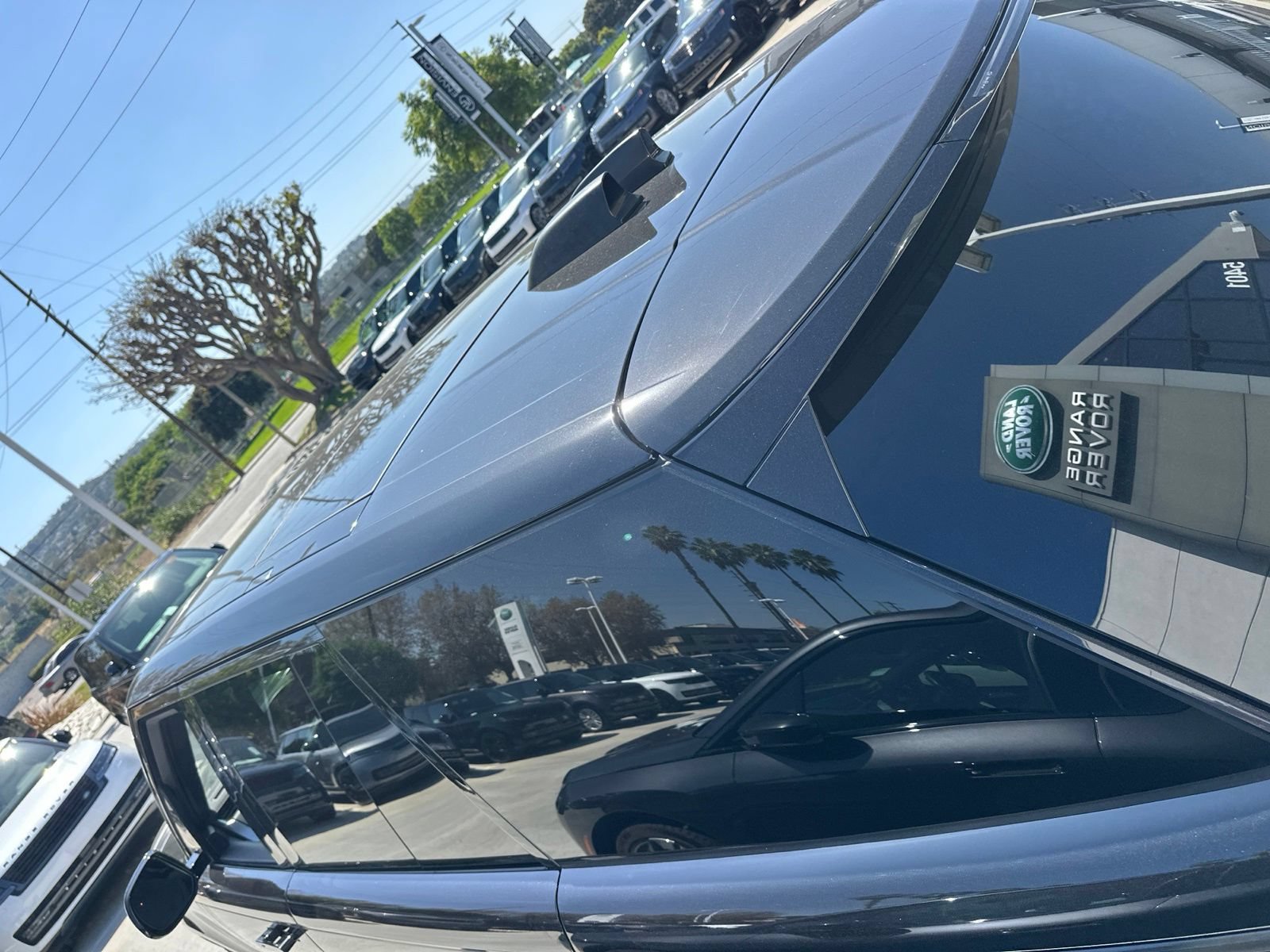 Certified 2025 Land Rover Range Rover SE AWD/4WD image 5