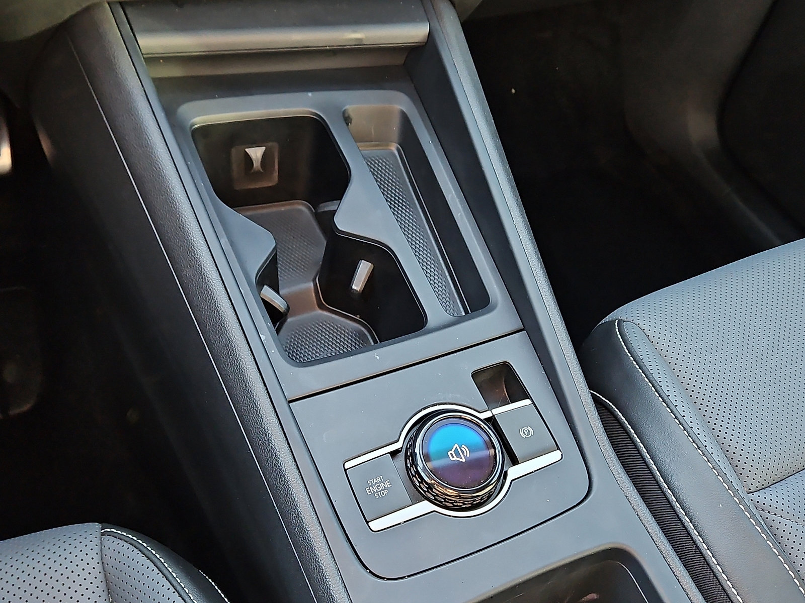 Certified 2025 Volkswagen Tiguan SE R-Line image 14