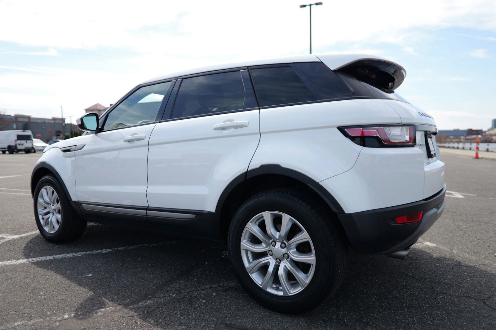 Used 2018 Land Rover Range Rover Evoque image 6