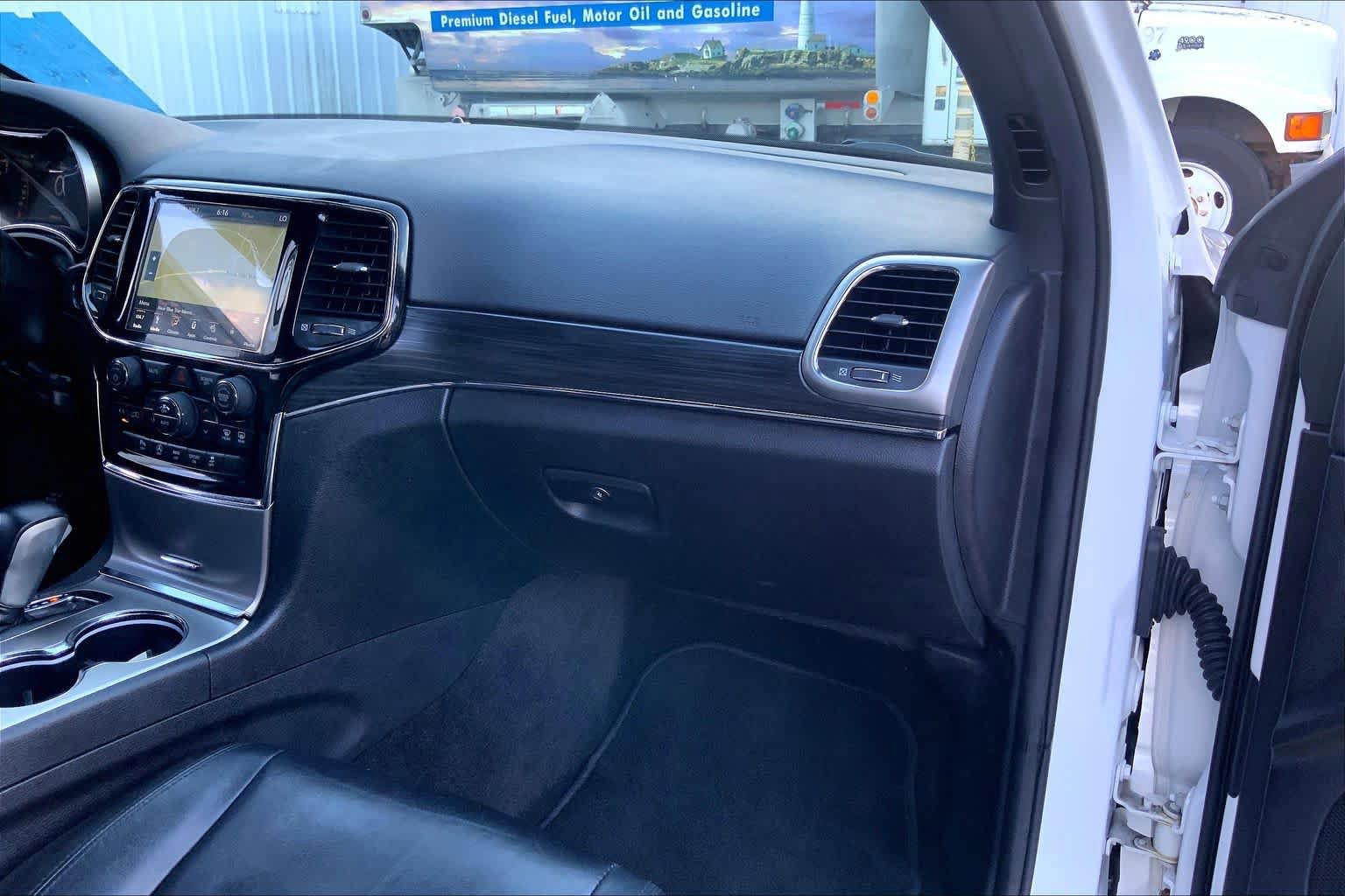 Used 2019 Jeep Grand Cherokee Limited AWD/4WD image 19