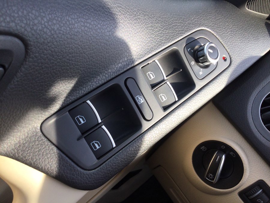 Used 2014 Volkswagen Tiguan SE AWD/4WD image 30