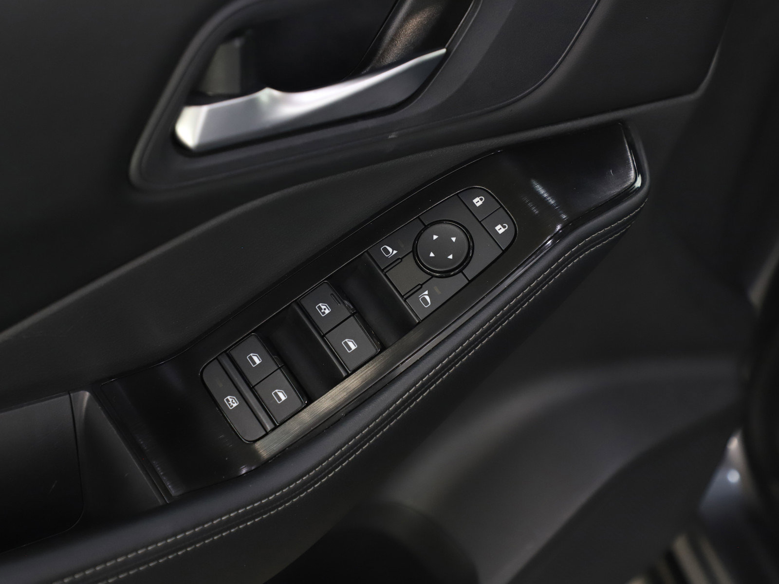 Used 2025 Nissan Rogue SV image 20