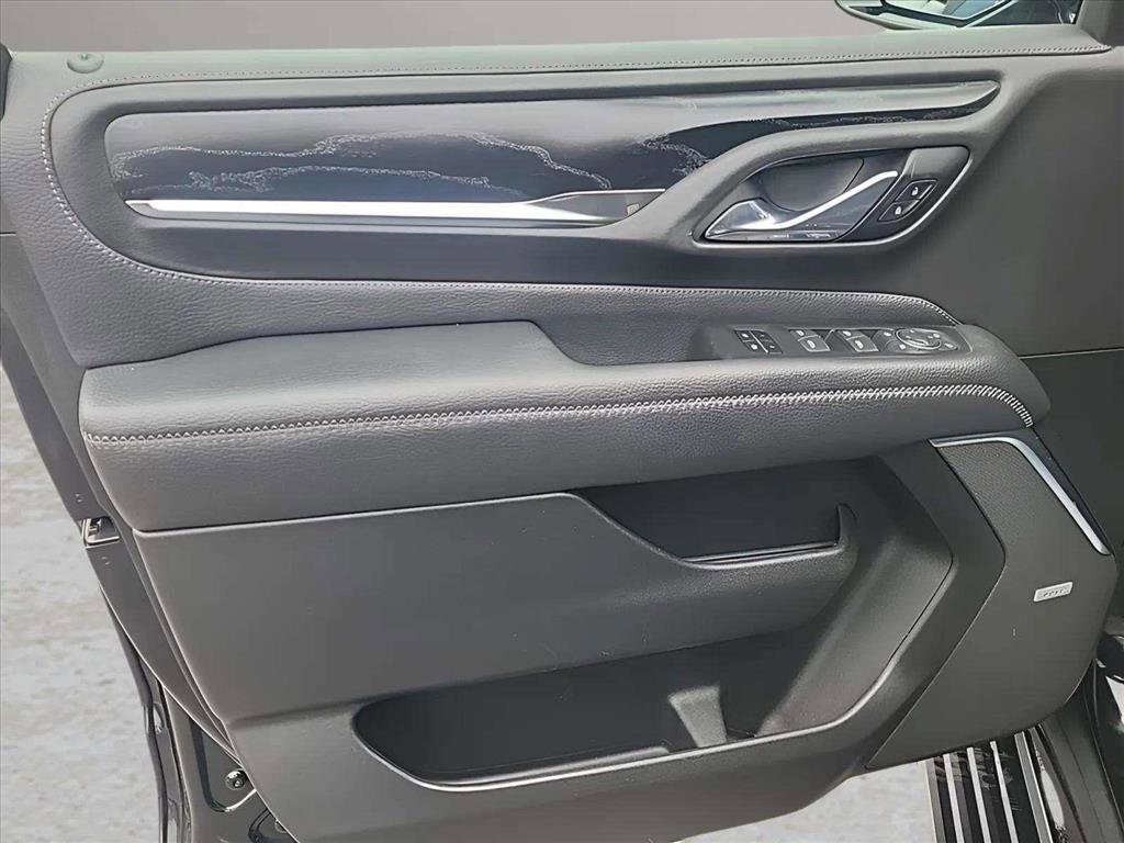 Used 2021 GMC Yukon XL Denali w/ Denali Premium Package image 17