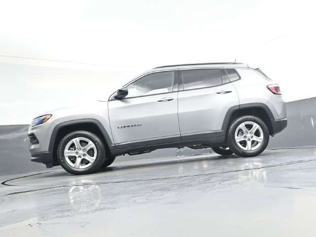 Used 2023 Jeep Compass Latitude w/ Sun and Sound Group AWD/4WD image 37