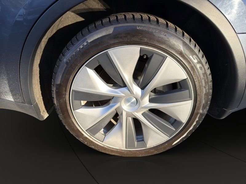 Used 2021 Tesla Model Y Long Range image 22