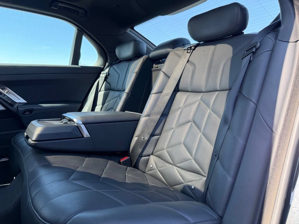 Used 2024 BMW 740i RWD image 5