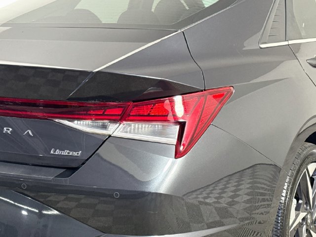 Used 2021 Hyundai Elantra Limited w/ Cargo Package FWD image 33