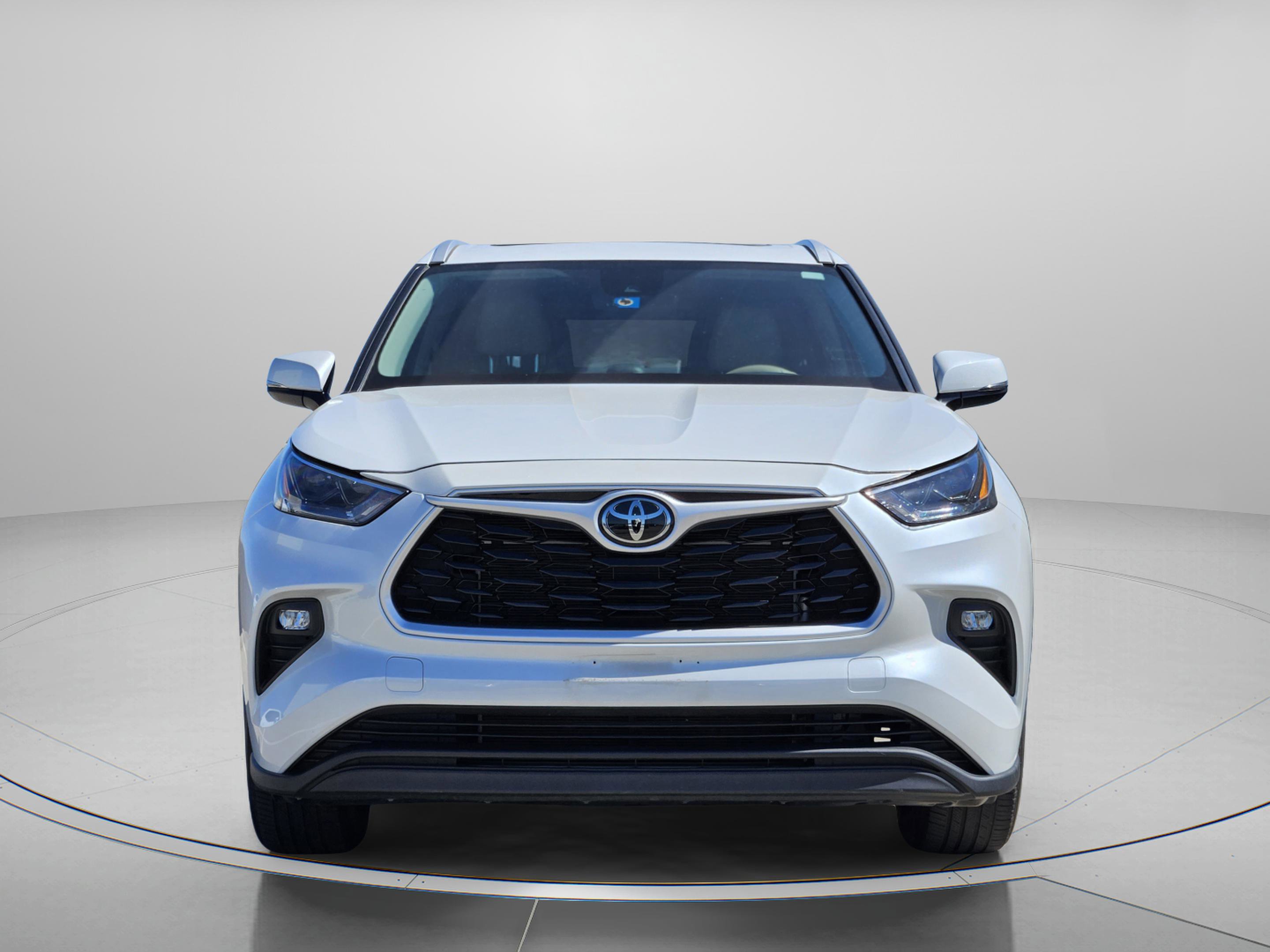 Used 2023 Toyota Highlander XLE image 9