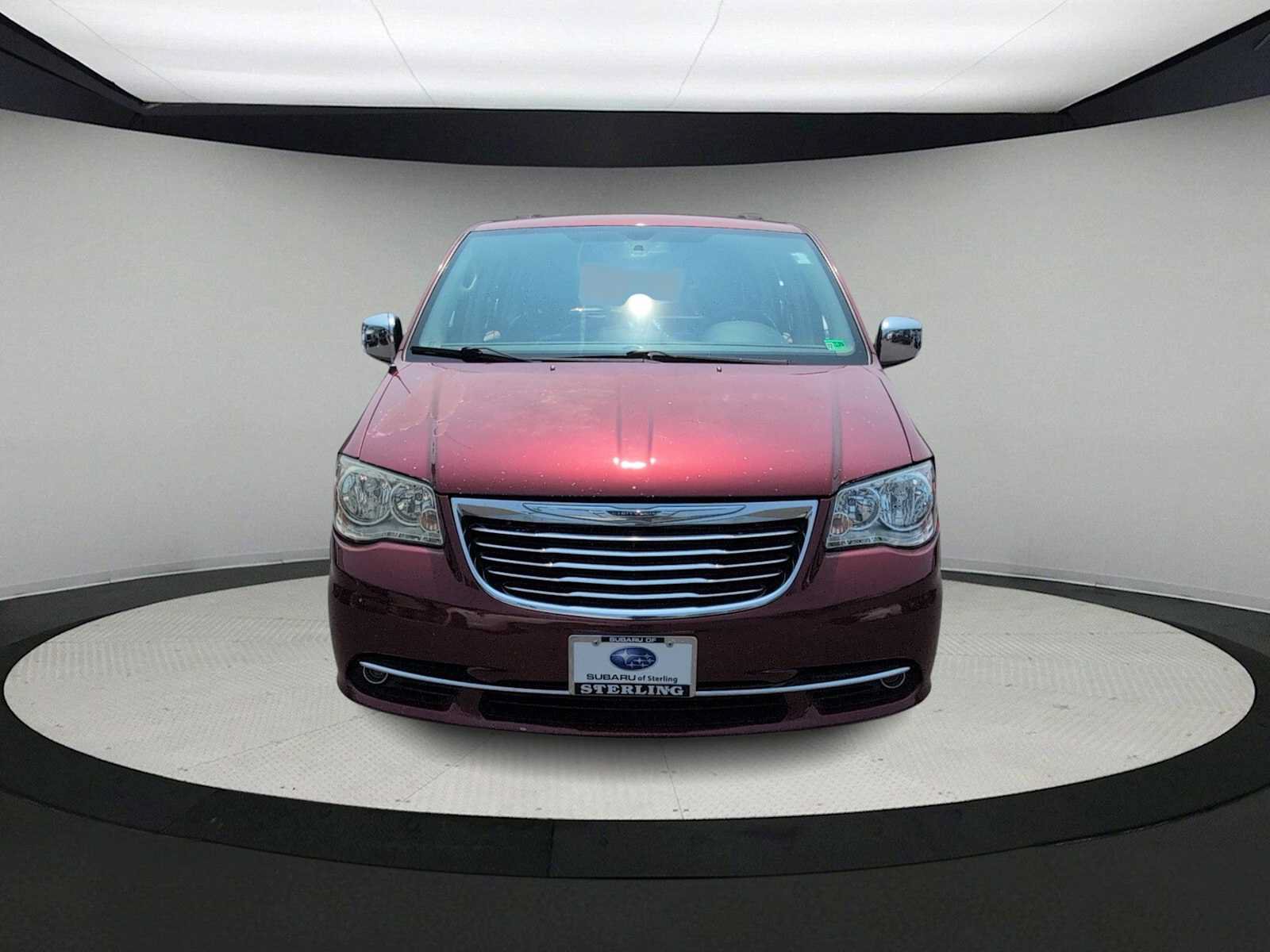 Used 2011 Chrysler Town & Country Touring-L w/ Entertainment Group #2 FWD image 3