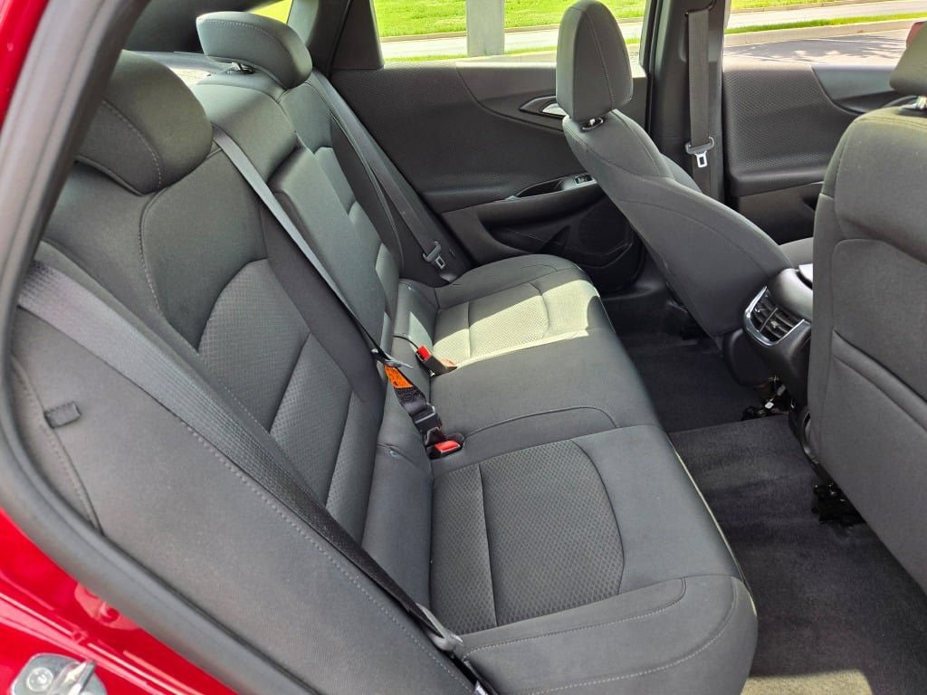 Used 2017 Chevrolet Malibu LT FWD image 11