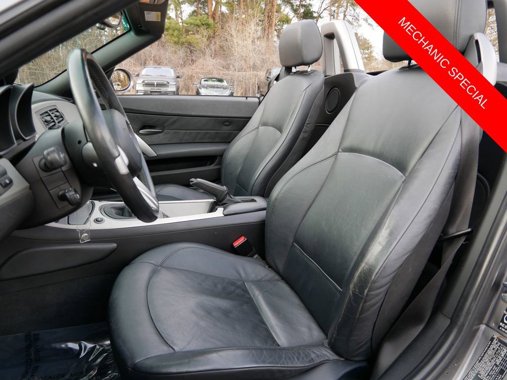 Used 2004 BMW Z4 2.5i image 12