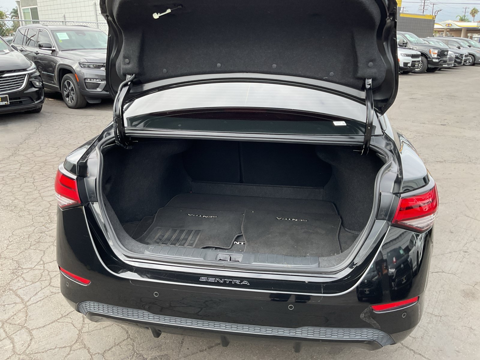 Used 2025 Nissan Sentra SV FWD image 26