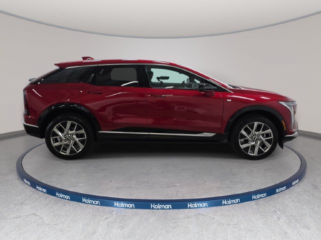 New 2027 Cadillac Optiq Luxury w/ LPO, Floor Liner Package AWD/4WD image 4