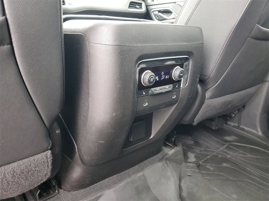Used 2023 Chevrolet Suburban High Country image 34