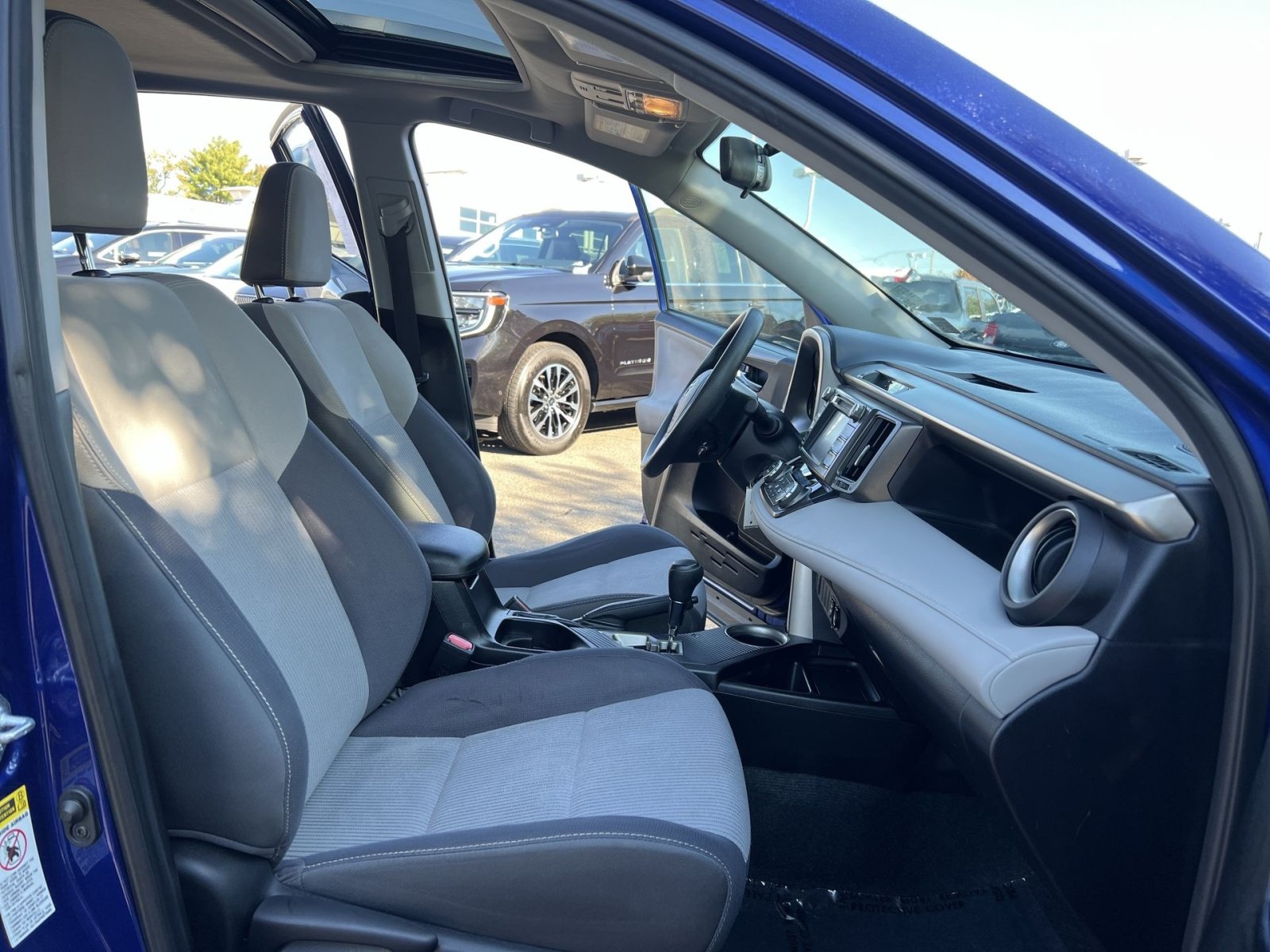 Used 2015 Toyota RAV4 XLE AWD/4WD image 27