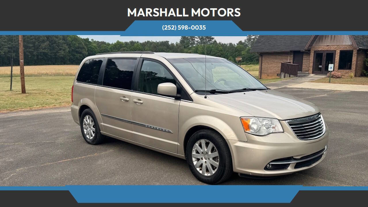 Used 2014 Chrysler Town & Country Touring FWD image 1