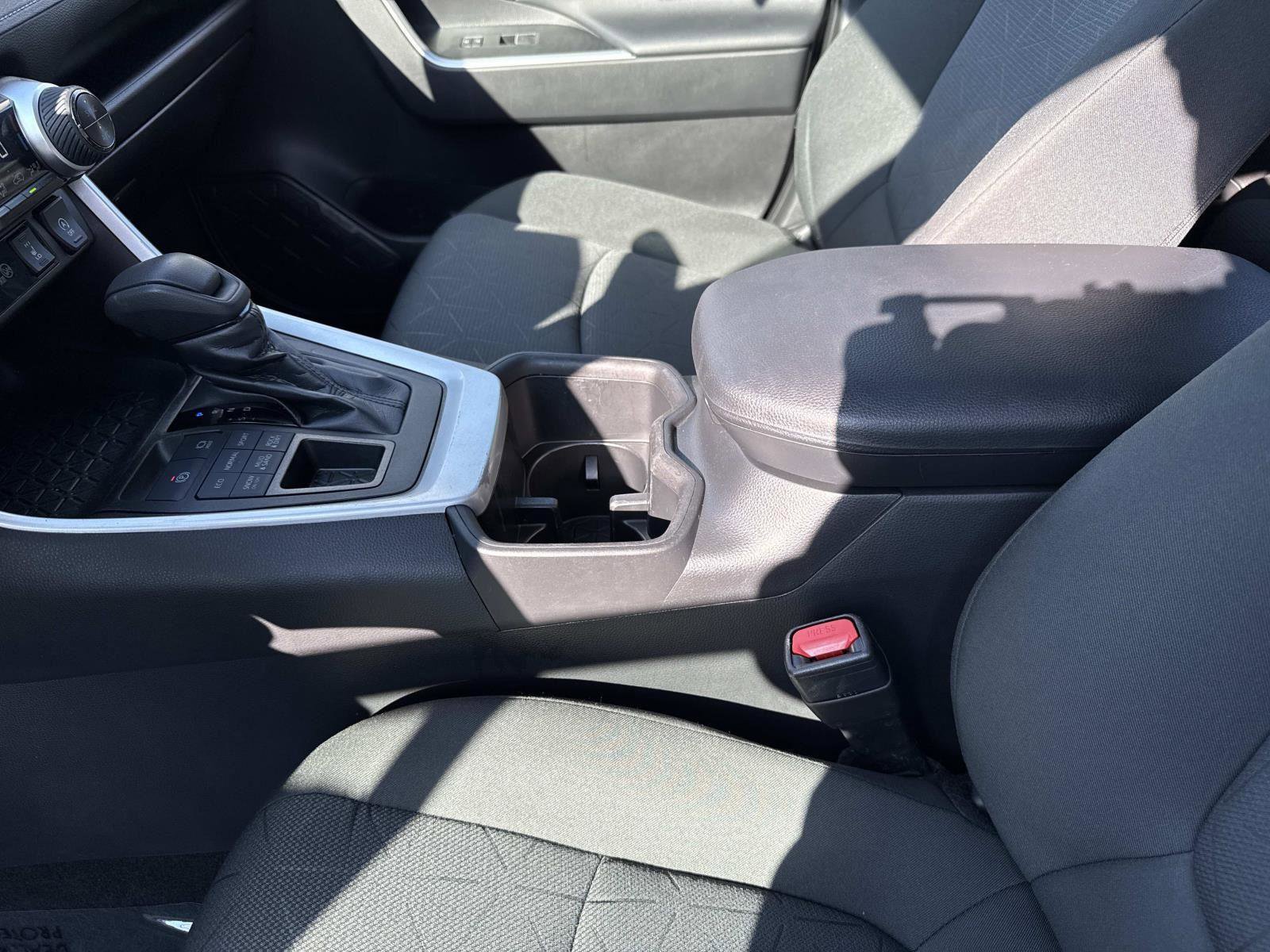 Used 2022 Toyota RAV4 XLE image 16