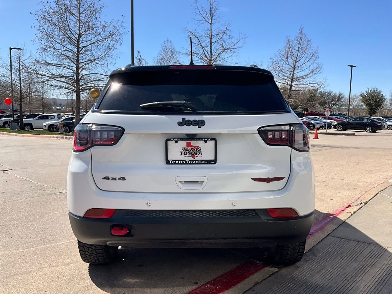 Used 2025 Jeep Compass Trailhawk image 7