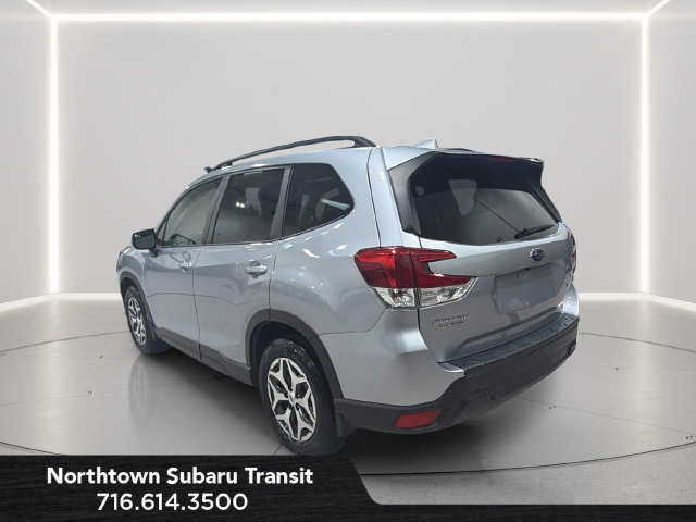 Used 2022 Subaru Forester Premium AWD/4WD image 3