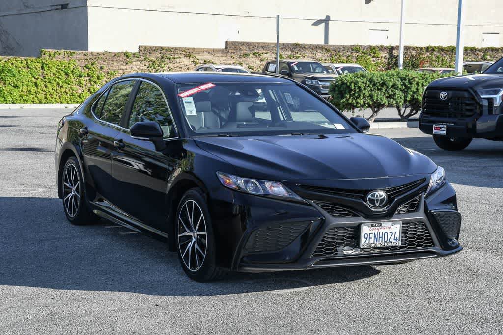 Used 2023 Toyota Camry SE FWD image 3