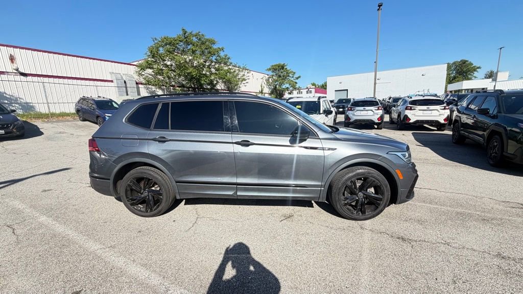 Used 2023 Volkswagen Tiguan SE R-Line FWD image 4