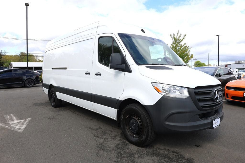 Used 2025 Mercedes-Benz Sprinter 2500 image 7