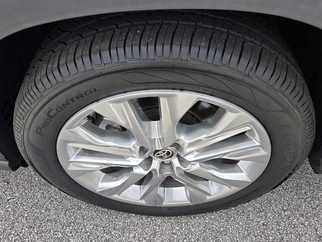 Used 2020 Toyota Highlander Limited FWD image 9