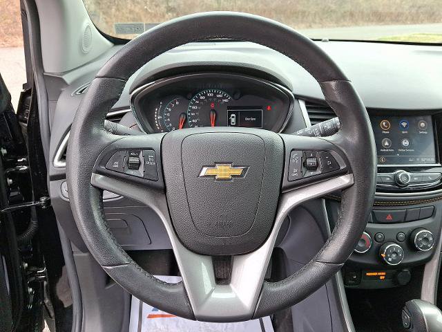 Used 2022 Chevrolet Trax LT w/ Midnight Edition image 18