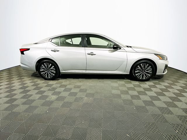 Used 2024 Nissan Altima 2.5 SV FWD image 9