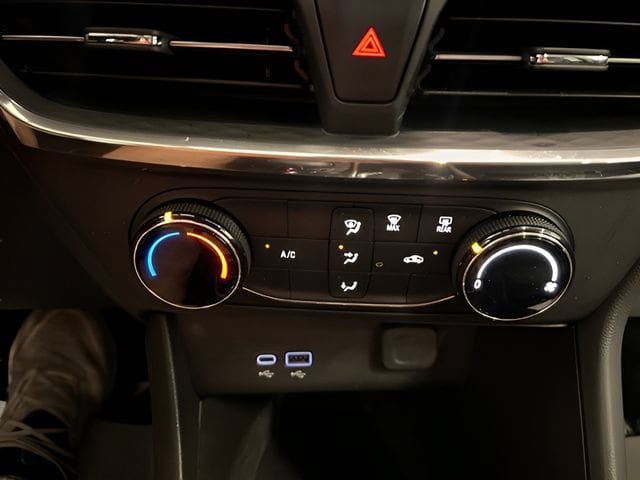 Certified 2025 Buick Encore GX Preferred AWD/4WD image 21